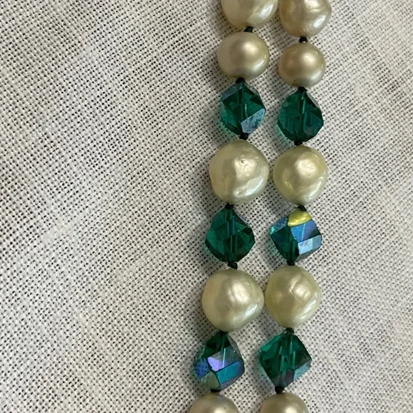 Vintage Jewelry Set by Vogue - Picture 10 of 11